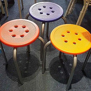 Scackable Lab Stool